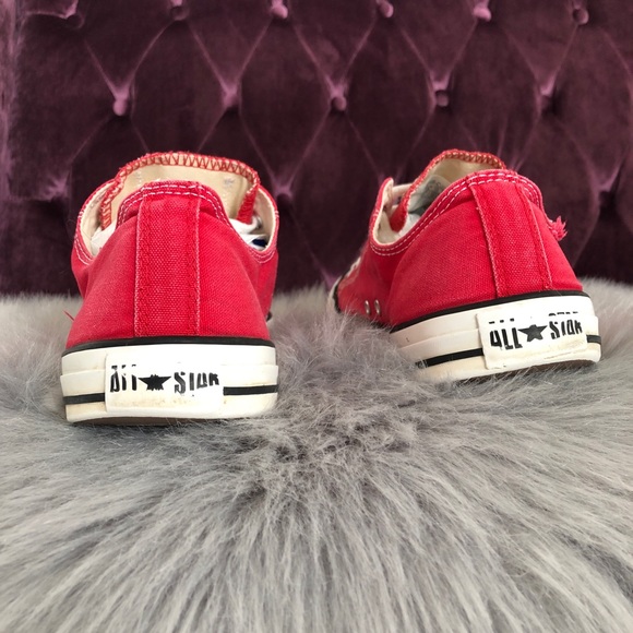 ❌SOLD❌Converse low top classic red sneakers - Picture 4 of 8